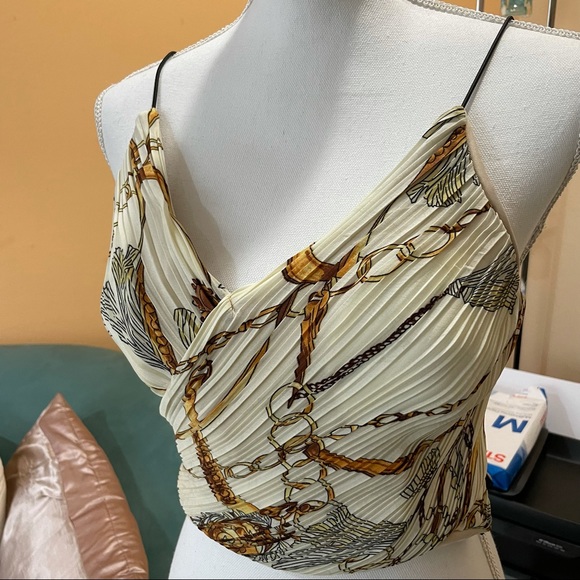 Sleeveless crop top with ribbed detail - Picture 3 of 3